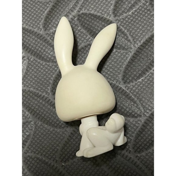 Littlest Pet Shop LPS #3 White bunny rabbit 2004 Long Ears Eyelashes Magnet 3‎ - Picture 5 of 6